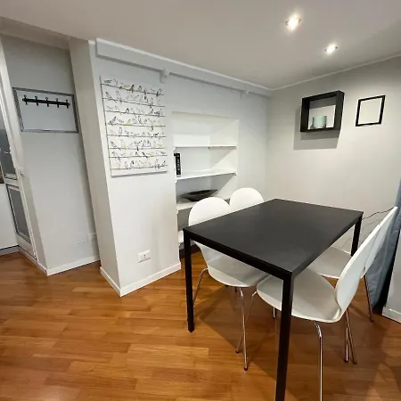 Apartment Lovely Flat In Early 20th Century Building *